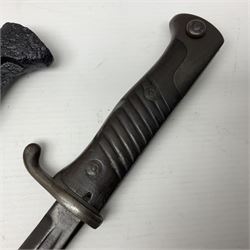 WWI Prussian S98 bayonet with 52cm fullered steel blade dated 1906 to pipeback and marked Solingen to ricasso, regimentally stamped to cross guard 56.R.11.2. for 56 Infanterie Regiment, 11 Kompanie, Waffe 2, L65cm overall; and another in battlefield relic condition (2)