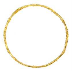 22ct gold pierced design bangle, with white gold highlights