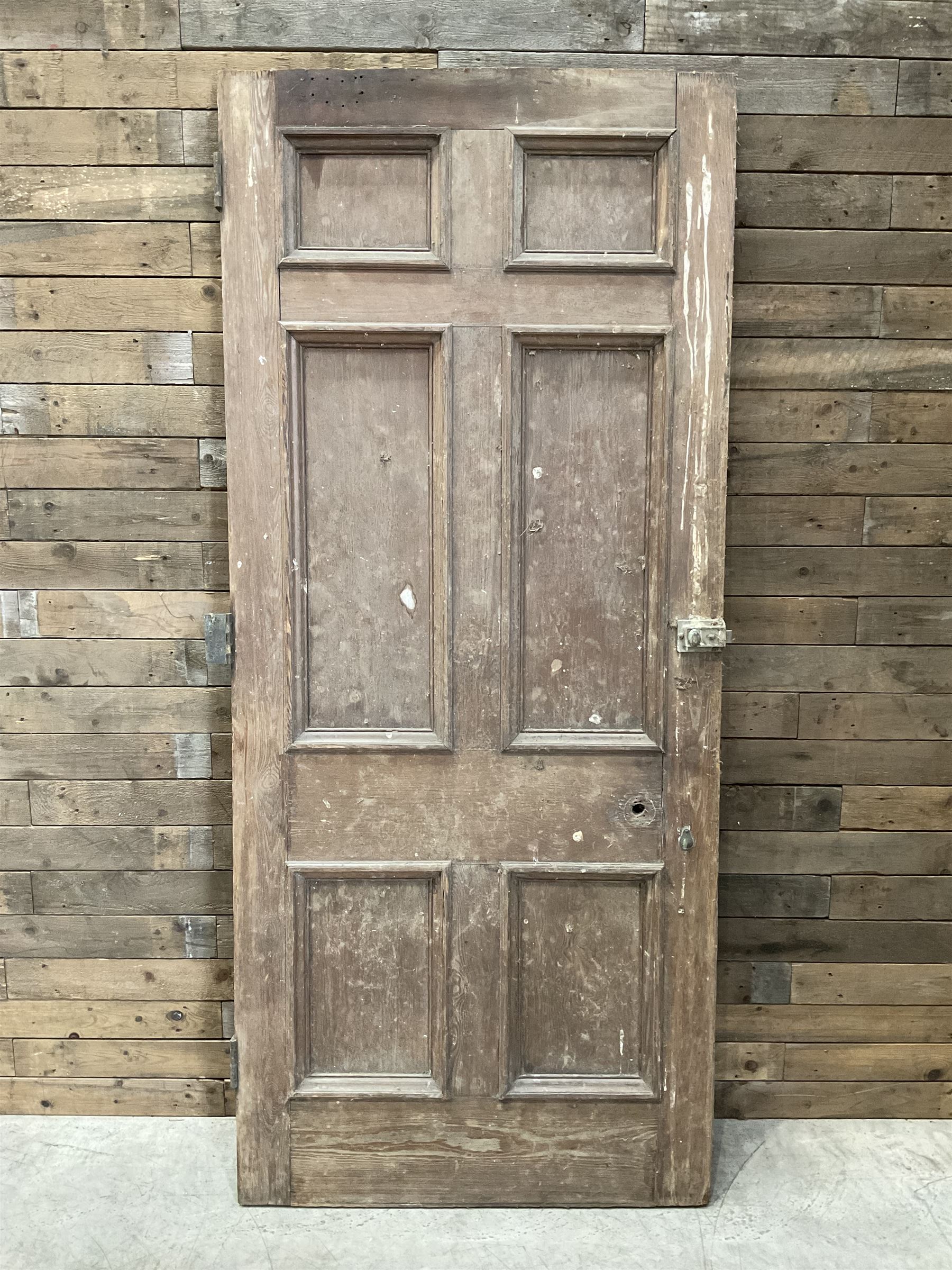 Five 19th century heavy pitch pine six panel doors

226cm x 99cm
228cm x 99cm
228cm x 100cm
228cm x 100cm
228cm x 99cm
