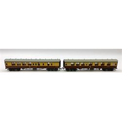Hornby Dublo - six coaches comprising 4050 Corridor Coach 1st/2nd W.R.; 4051 Corridor Coach Brake/2nd W.R.; 4052 Corridor Coach 1st/2nd B.R.; 4053 Corridor Coach Brake/2nd B.R.; 4054 Corridor Coach 1st/2nd S.R.; and Corridor Coach Brake/2nd S.R.; all in boxes (6)