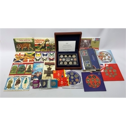  Collection of coins and stamps including United Kingdom 2006 executive proof set, 2000, 2003, 2004 and 2007 UK brilliant uncirculated coin collections, various other uncirculated coins in card holders or cover, commemorative crowns, various presentation packs etc  