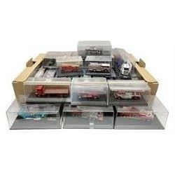 Thirty-two Oxford die-cast models including a Haulage Company Norfolkline limited editon model, lorries, fire engines etc (32) 