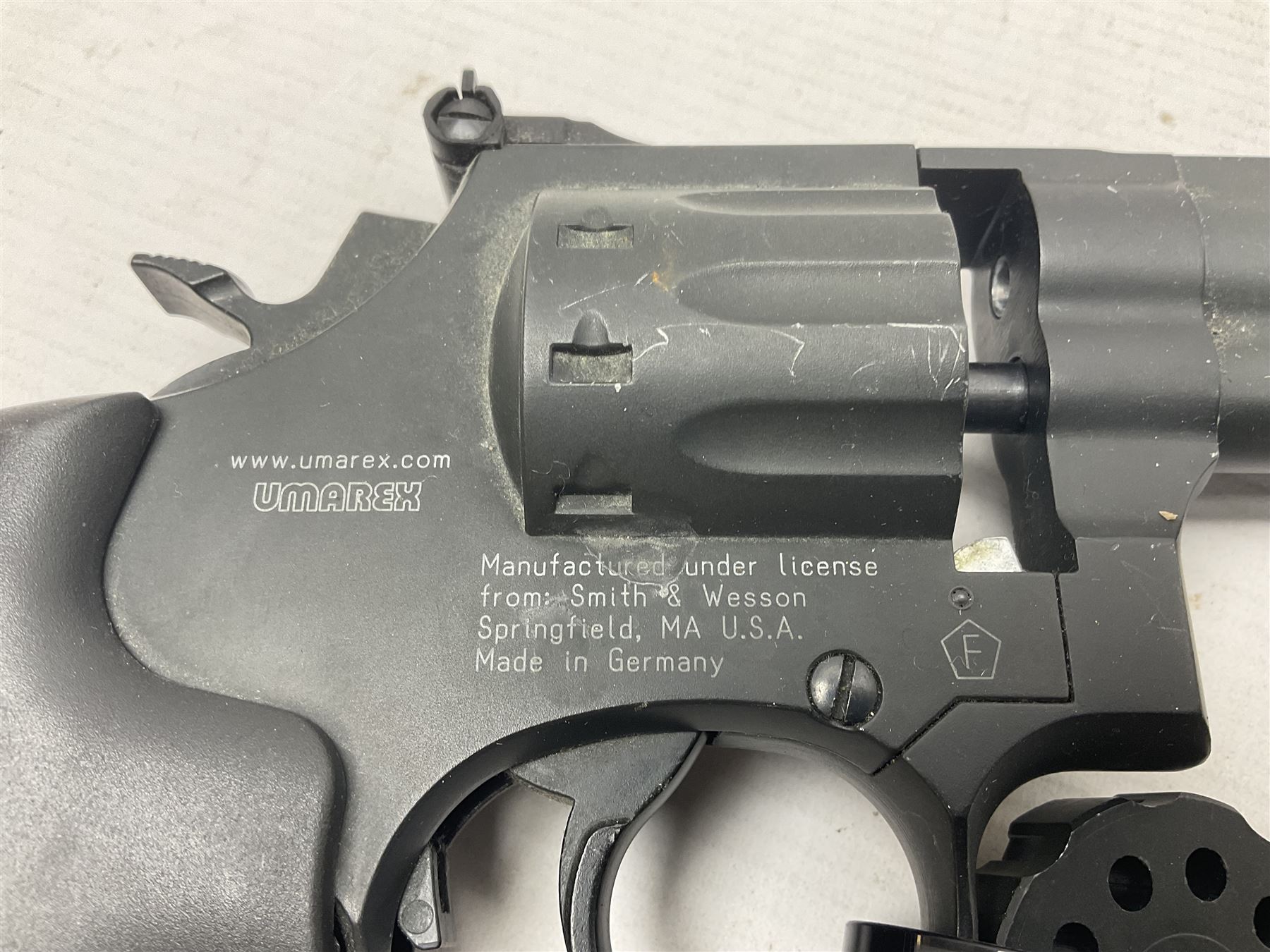 Umarex Smith and Wesson model 586-4 .177 air pistol serial no.S074938959 with circular 10-shot magazine L29cm  NB: AGE RESTRICTIONS APPLY TO THE PURCHASE OF AIR WEAPONS.
