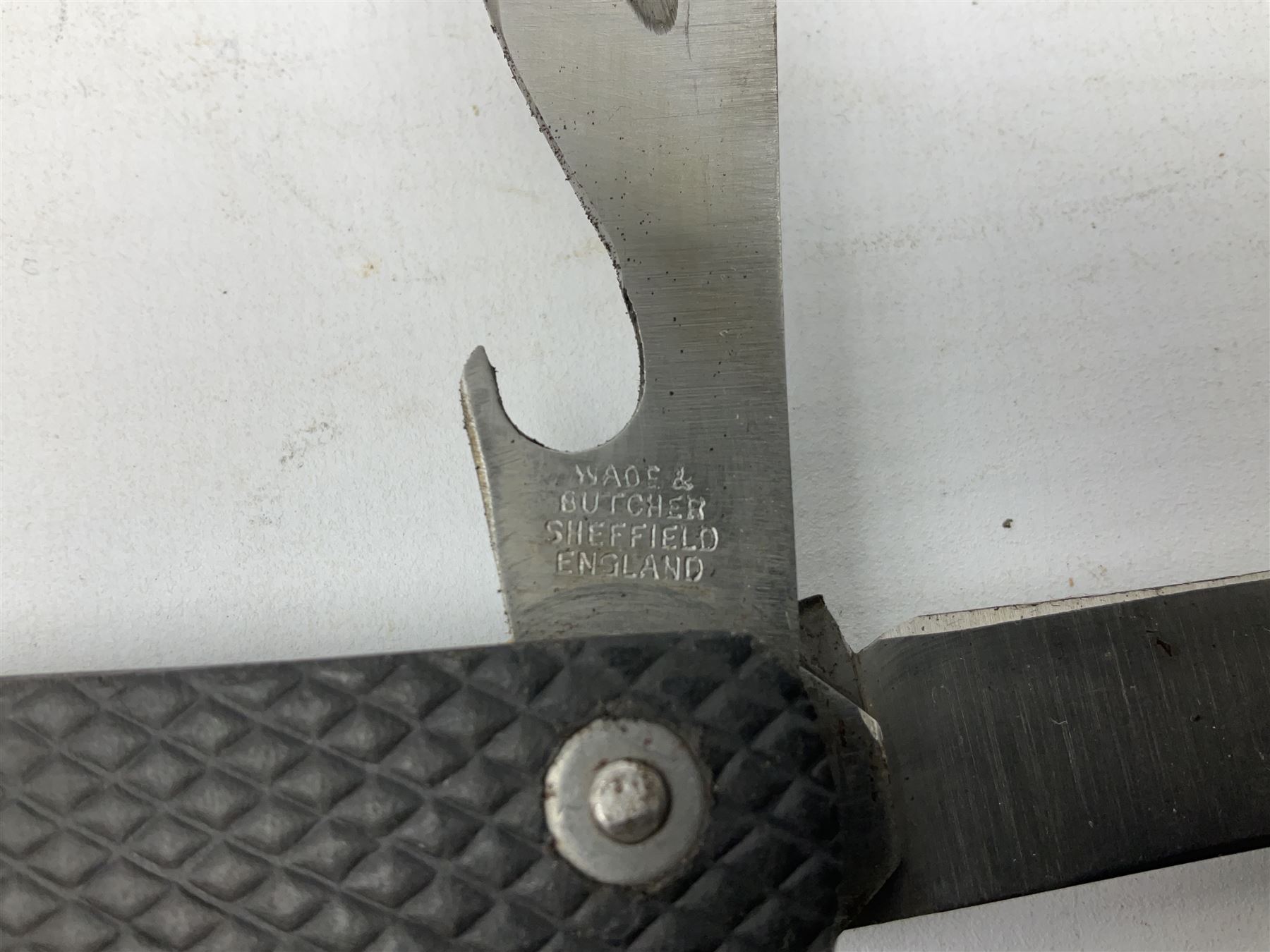 WW2 British army folding jack/clasp knife with blade and can opener marked with broad arrow and date 1944; a similar unmarked British army folding three-blade knife; and another later similar British Army knife marked Wade & Butcher Sheffield England (3)