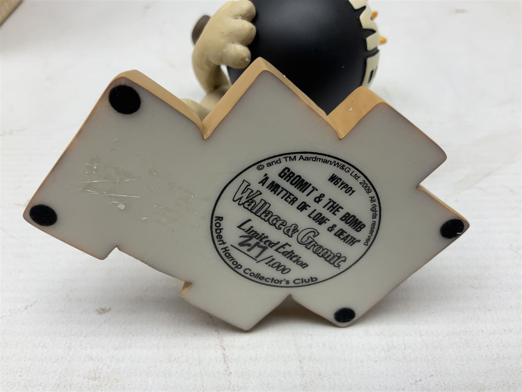 Wallace & Gromit - Limited edition Robert Harrop figure, Gromit & The Bomb - A Matter Of Loaf & Death, WGYP01, with original box