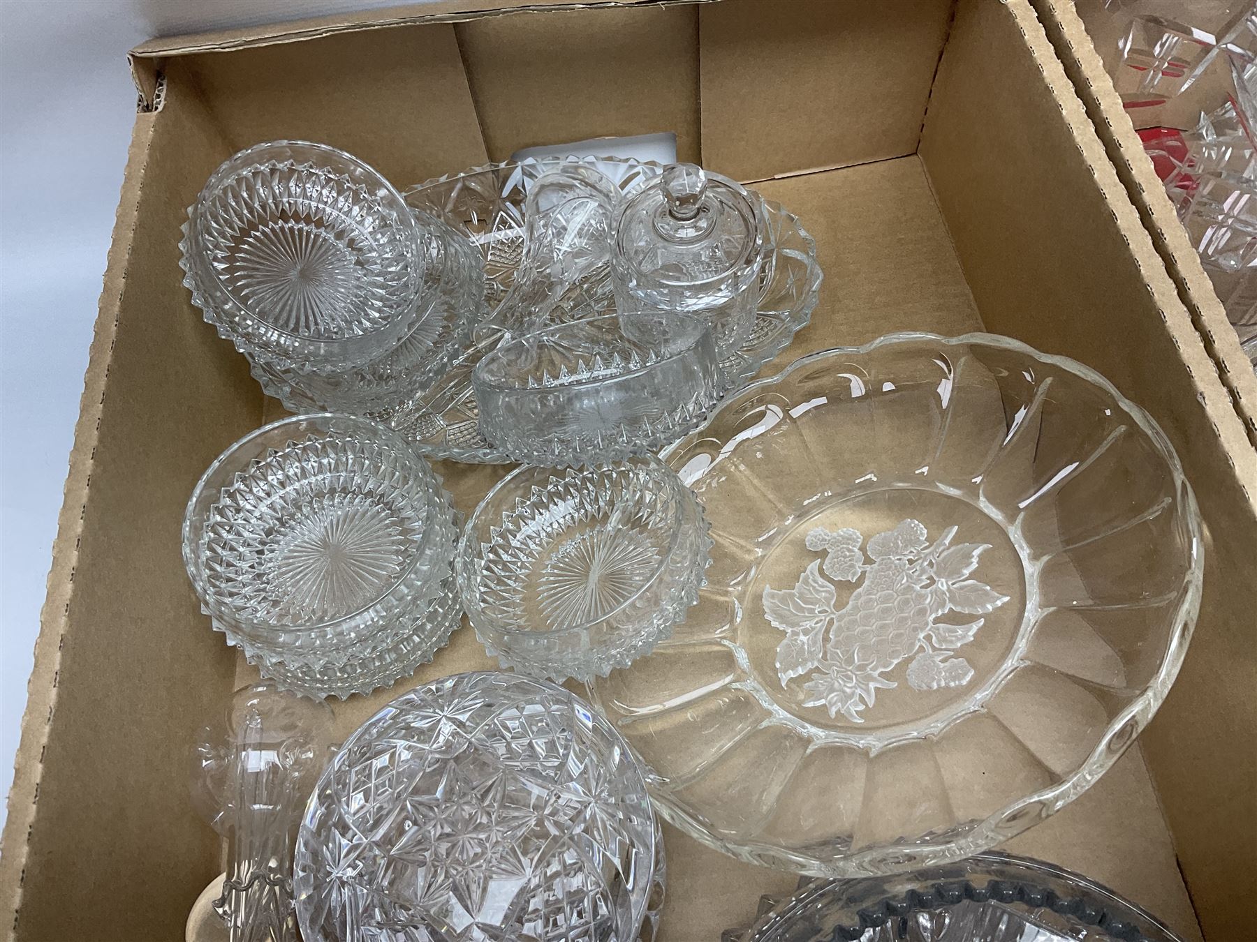 Large quantity of glassware to include Dartington decanter, boxed Caithness Maydance paperweight, mid-century drinking glasses, Murano style figure of a bird, cranberry glass etc