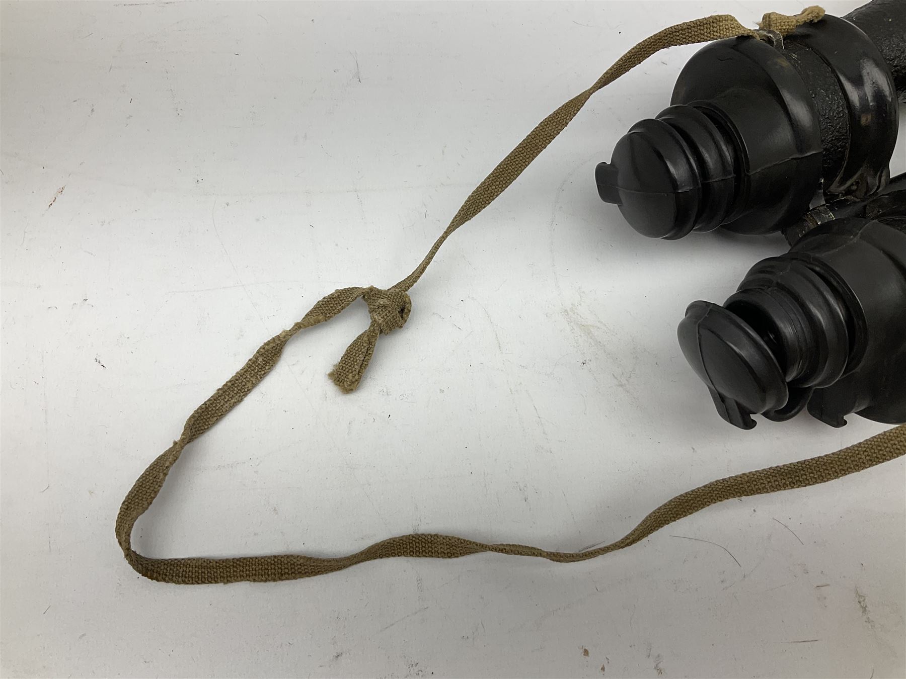 Pair of WWII German U-boat binoculars probably 7 x 50 by Leitz, with rubber eye piece protector covers and leather case stamped with Kriegsmarine mark to the lid and dated 1944, with leather strap.