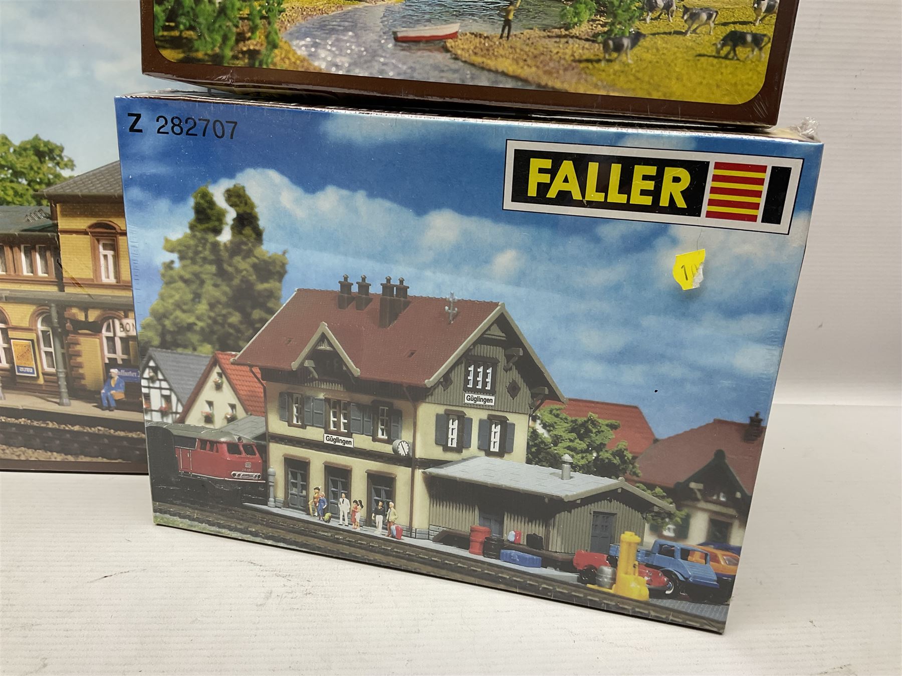 'N' gauge trackside accessories - seven Faller buildings and bridges etc Nos.N212113, N222121, N222583, N222174, N222128, Z282730 & Z282707; two others by Vollmer Nos.N7657 & N7724; four boxes of Gaugemaster Ballasted Underlay; grit and Foliage Clusters