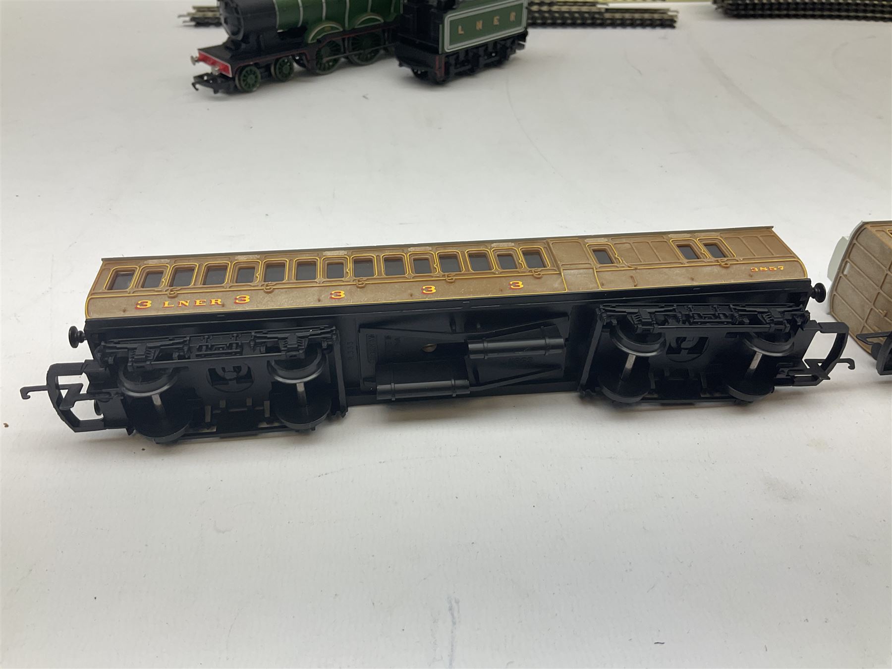 Hornby '00' gauge - 'Eastern Valleys Express' train set 