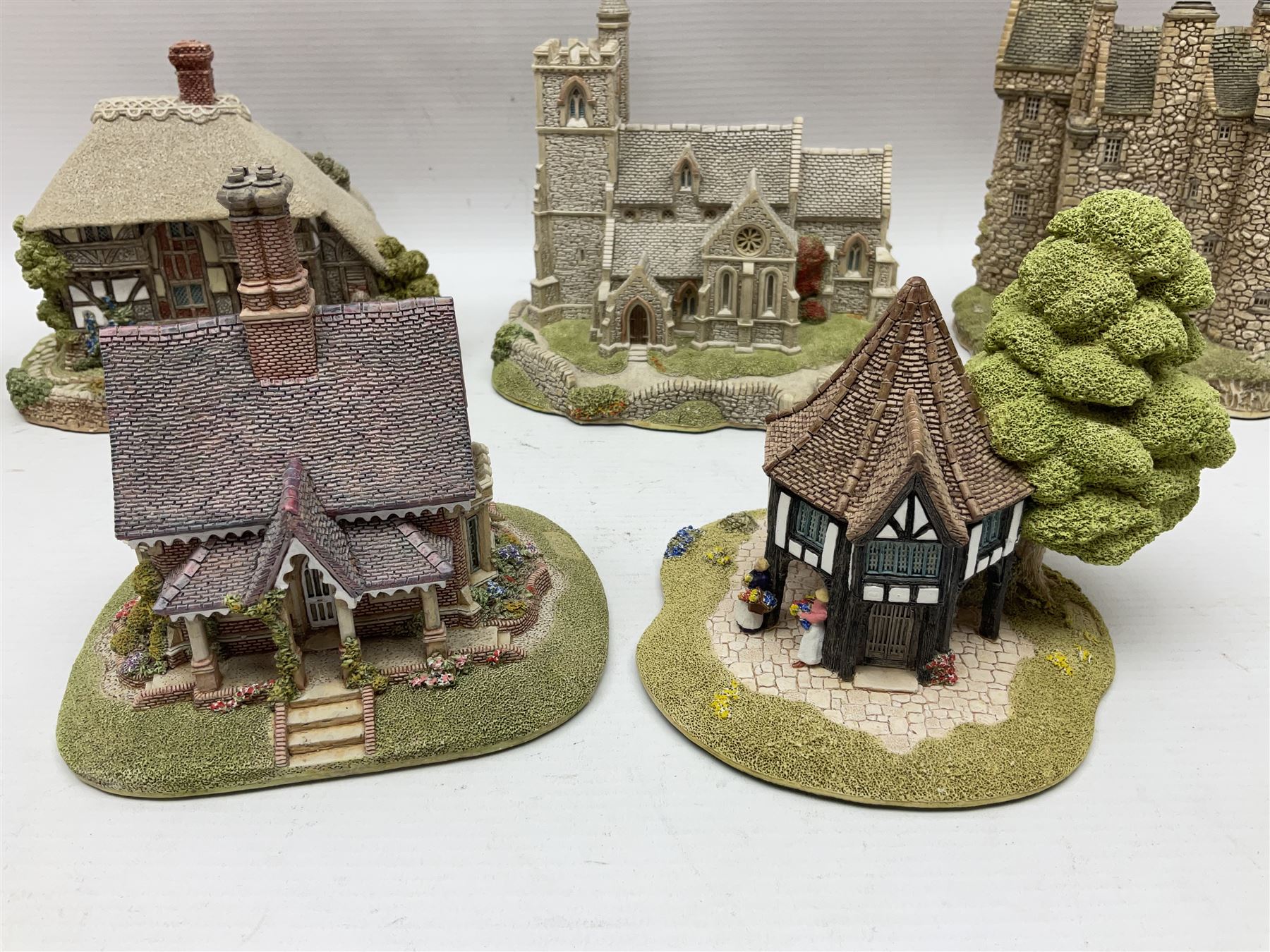 Twelve Lilliput Lanes, including Old Shop Bignor, Dial Cottage, Paradise Lodge, etc, some with deeds and original boxes