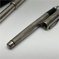 Cross sterling silver fountain pen, having fluted barrel and cap, stamped 