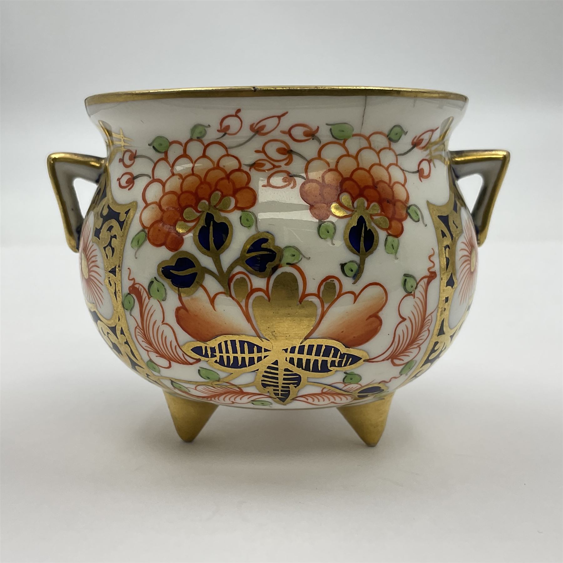 Group of Crown Derby and Royal Crown Derby Imari pattern miniatures, including mid 19th century Stevenson and Hancock cauldron, with painted mark beneath, H5.5cm, a near pair of early Royal Crown Derby scuttles, decorated in the 6299 pattern, each with printed and painted marks beneath including illustration date codes for 1913 and 1922, tallest 6.5cm, and a further early 20th century Royal Crown Derby scuttle, decorated in the 6299 pattern, with printed and painted marks beneath including illustration date code for 1922, H5.5cm, (4)
