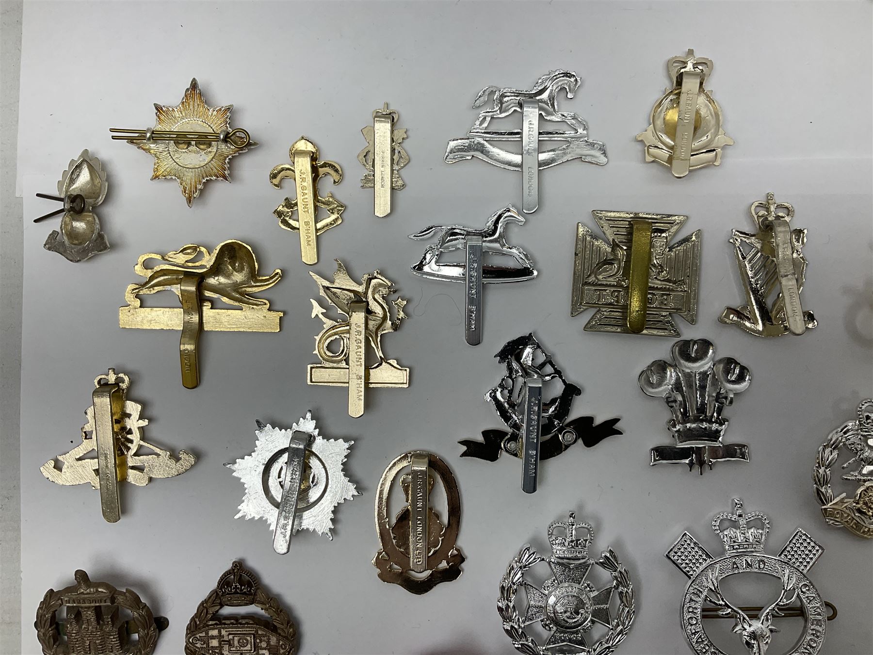Military badges - approximately eighty predominantly staybrite glengarry, cap and collar badges and small quantity of plastic badges