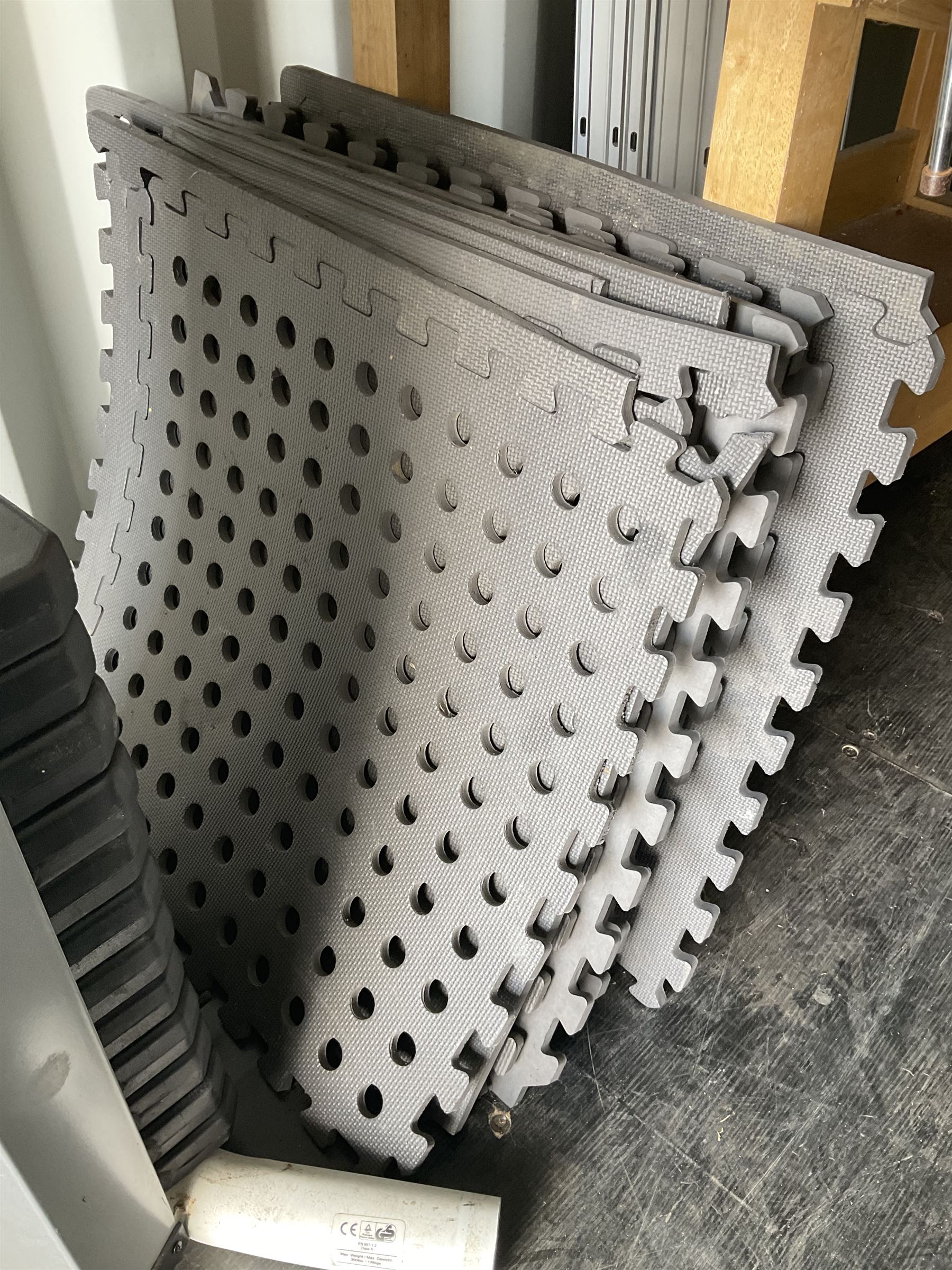 Weider pro 4000 multi gym with accessories  - THIS LOT IS TO BE COLLECTED BY APPOINTMENT FROM DUGGLEBY STORAGE, GREAT HILL, EASTFIELD, SCARBOROUGH, YO11 3TX