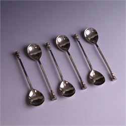 Set of six mid 20th century silver seal top teaspoons, hallmarked William Suckling Ltd, London 1960, contained within fitted case