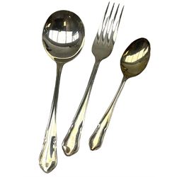 Canteen of silver plated Arthur Price of England cutlery, contained in a wooden case. 