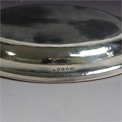 George III silver paten, of oval form, hallmarked Peter, Ann & William Bateman, London 1803, W21.5cm