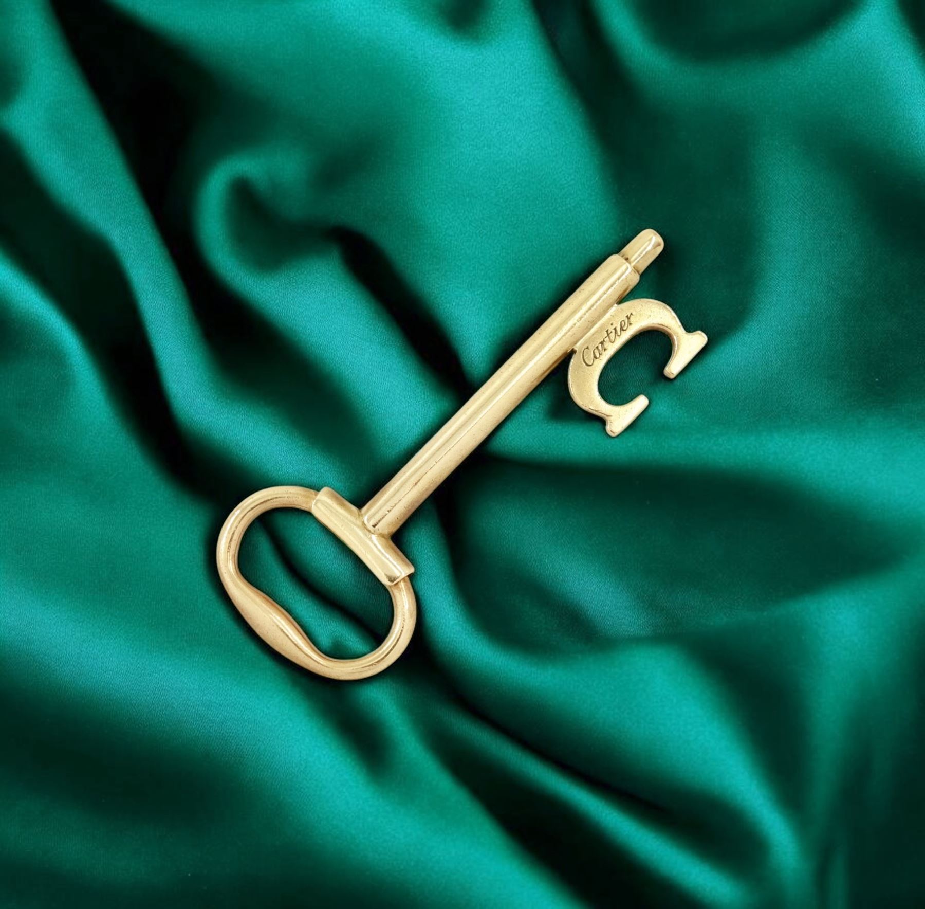 Cartier 9ct gold key pendant, London 1978