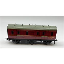 Hornby Dublo - 4076 Six- Wheeled Passenger Brake Van; and 4150 Electric Driving Trailer Coach S.R.; both in boxes (2)