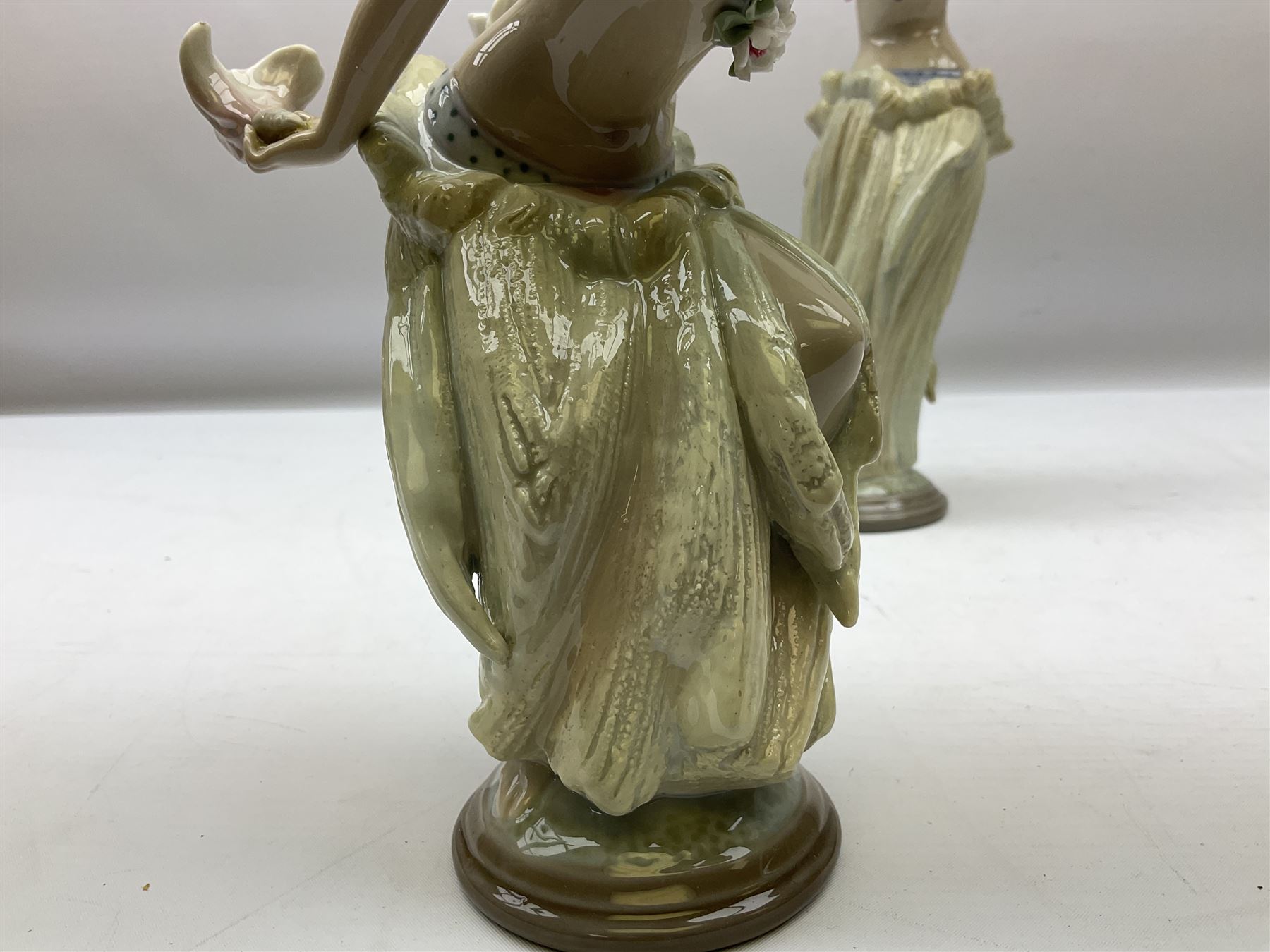 Two Lladro figures, comprising Momi no 1529 and Mahlia no 1531, both with original boxes, both year issued 1987, year retired 1989, largest example H29cm