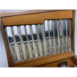 Canteen of silver plated King's pattern cutlery