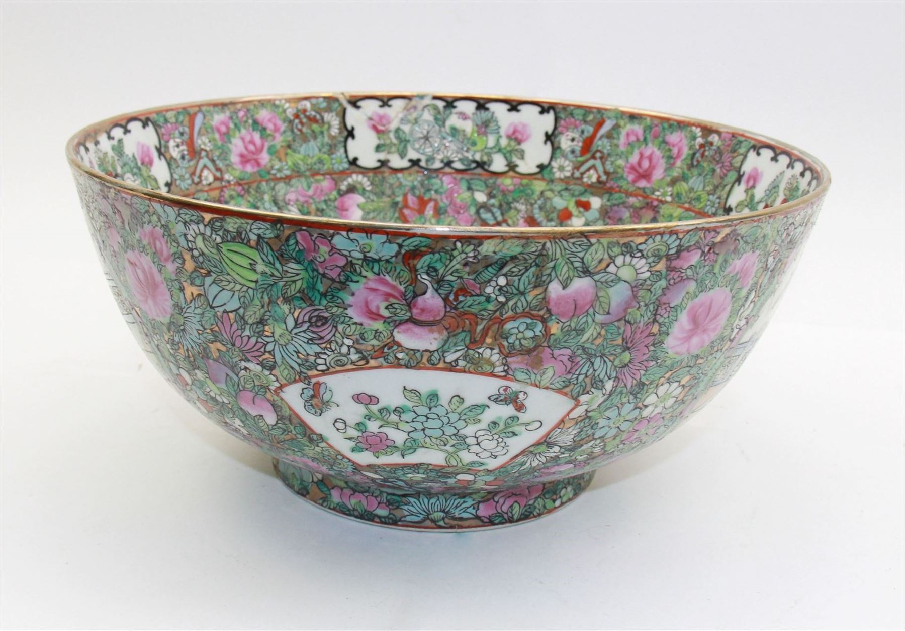 Chinese famille rose bowl, painted with panels depicting court scenes and flora and fauna, D31cm