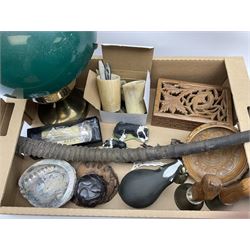 Group of assorted collectables, to include oil lamp and glass shade and chimney, single horn, various horn items, mother of pearl shell, wooden box with pierced cover, etc., in one box 