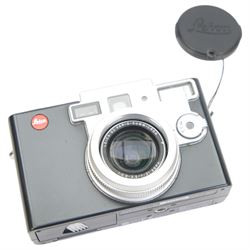 Leica Digilux 1 digital camera serial no. 2792820, with Vario-Summicron 1:2.0-2.5/7-21 ASPH lens, in Leica leather carry case 