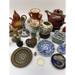 A group of assorted Eastern collectables, to include small twin handled Kutani vase, Sang de Boeuf type glase teapot, a number of 20th century snuff bottles, small cloisonne vase, dish and two boxes, etc. 