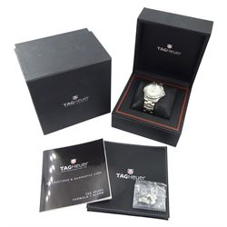 Tag Heuer Aquaracer 300 meters gentleman's stainless steel quartz wristwatch, Ref. WAF112, silvered dial with dagger hour markers and date aperture, on original stainless steel bracelet , with fold-over clasp, boxed with additional links and guarantee card dated 2007