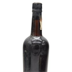 Mix vintage port, comprising Dow's 1962, Cockburn's 1963 and Taylors 1970, various content and proof 