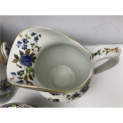 Copeland Spode toilet set in blue flower pattern, comprising wash jug, slop bucket, two soap dishes, toothbrush holder and chamber pot, slop bucket H28cm