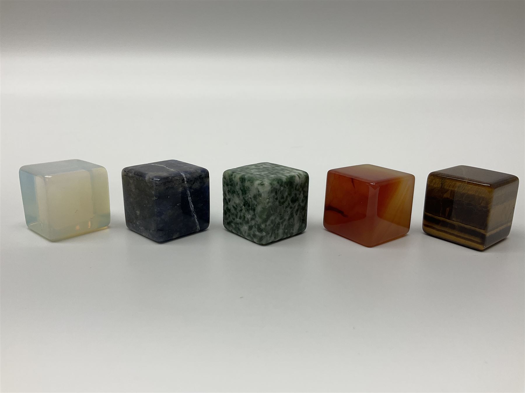 Fifteen cube mineral specimens, each cut and polished to highlight natural formations, including tiger eye, black obsidian, green aventurine, rose quartz, opalite, rhodonite etc, H2cm 