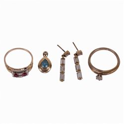 9ct gold jewellery, comprising two stone set rings, pair of stone set pendant earrings and...