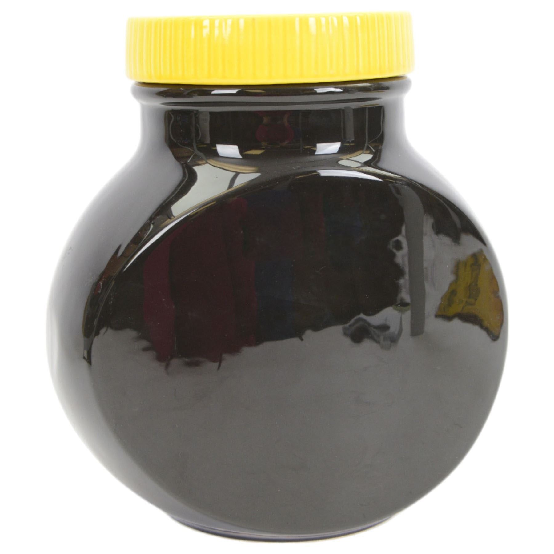 Large Wade advertising ceramic Marmite biscuit jar, H26cm x W25cm 