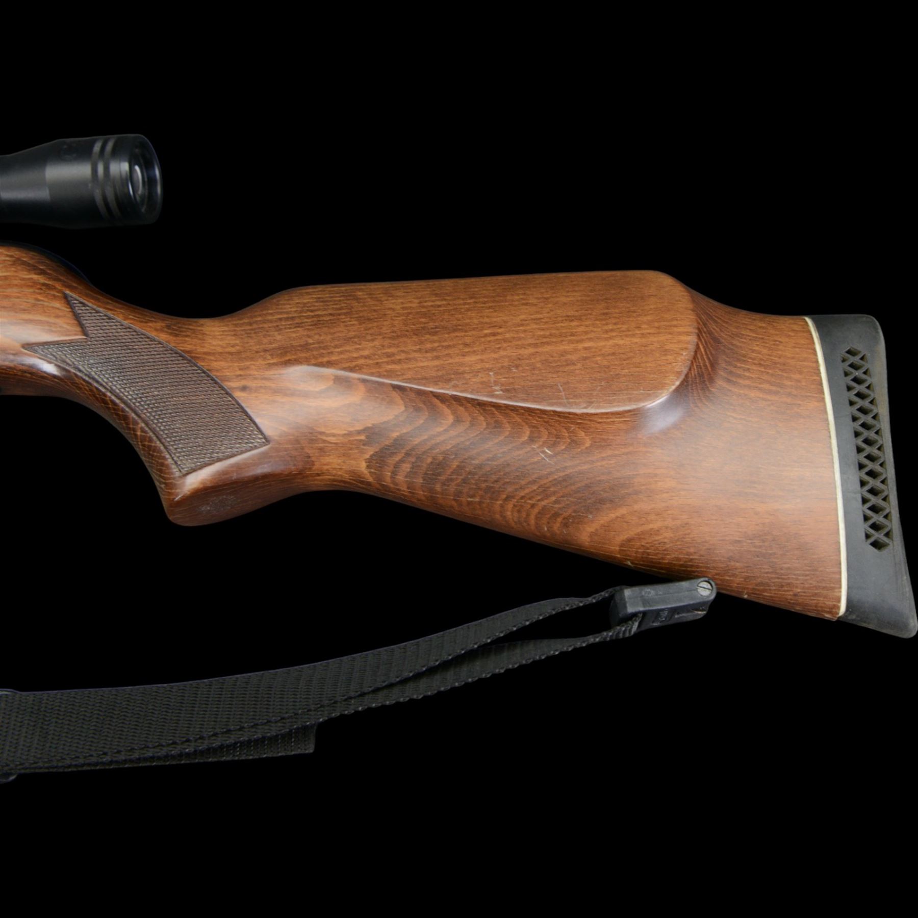 Gamo Maxima .22 break barrel air rifle, serial no 04-183689-04, with Gamo sight, in gun sleeve, L121cm