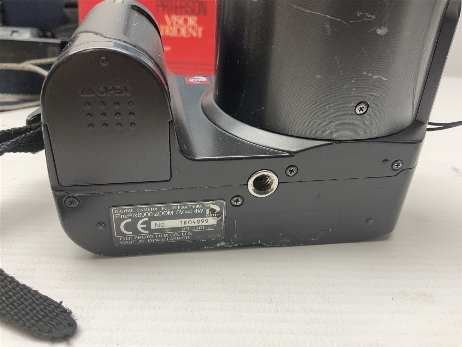 Collection of cameras, including Nikon F401 AF camera body, serial no 2111407, with Sigma Zoom Master 1:3.5-4.5 f=35-70mm lens, Fujifilm camera body etc 