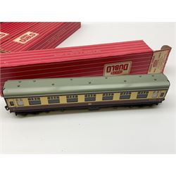 Hornby Dublo - six coaches comprising 4060 Open Corridor Coach 1st Class W.R.; 4061 Open Corridor Coach 2nd Class W.R.; 4062 Open Corridor Coach 1st Class B.R.; 4063 Open Corridor Coach 2nd Class B.R.; and two 4078 Composite Sleeping Cars B.R.; all in boxes (6)
