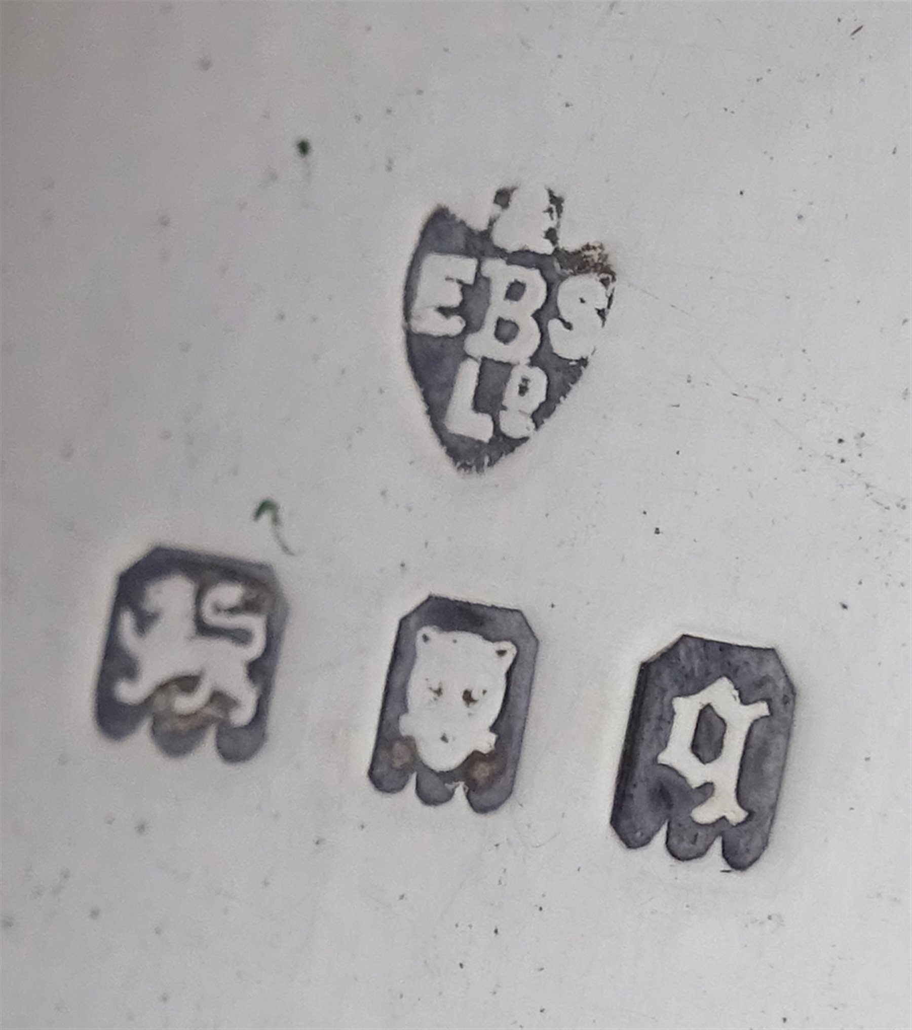 Silver three piece cruet set by Edward Barnard & Sons Ltd, London 1931