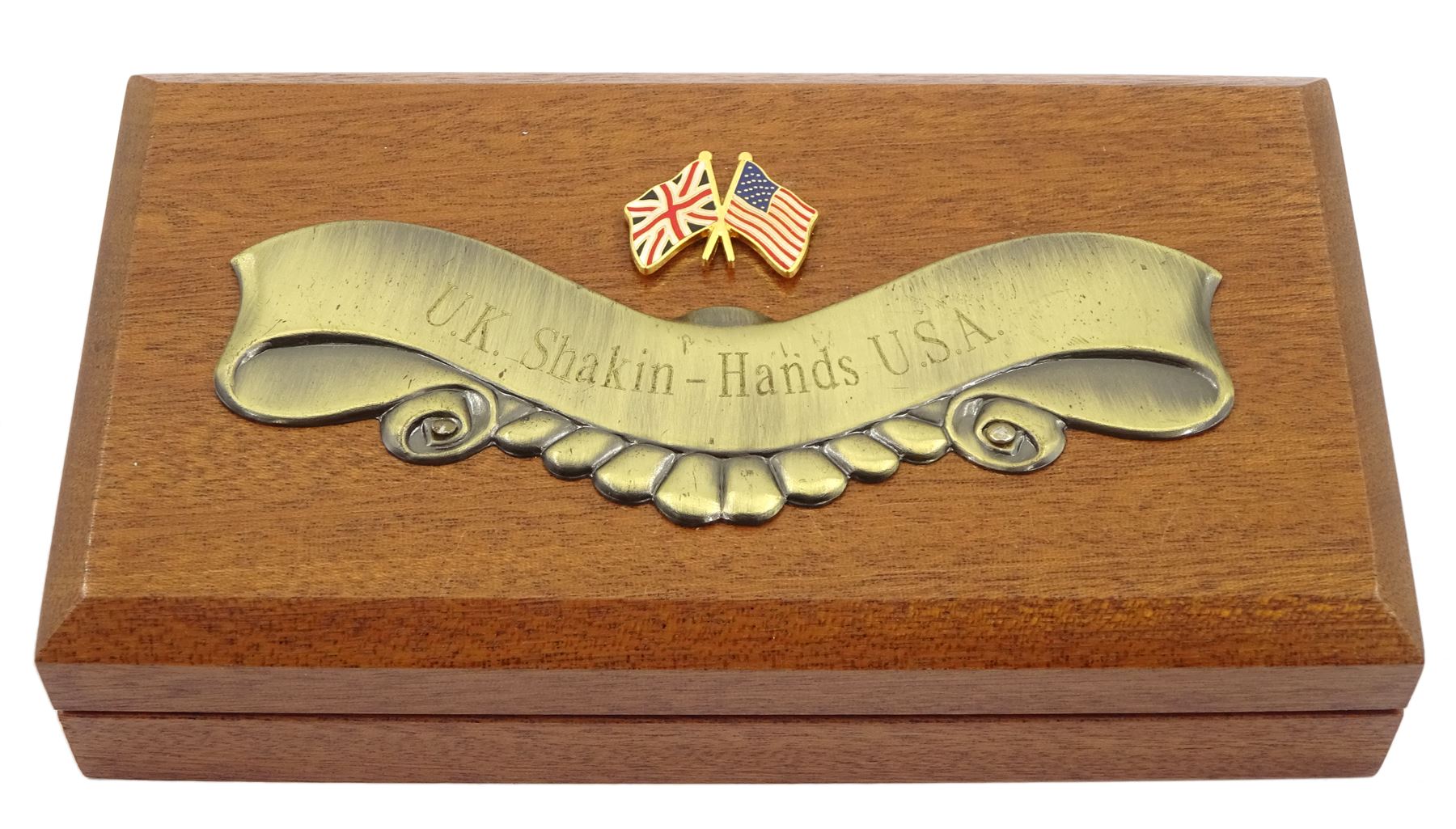 Two gold coin set comprising Queen Elizabeth II 1957 gold full sovereign coin and United States of America 2007 quarter ounce fine gold ten dollar coin, housed in a display case