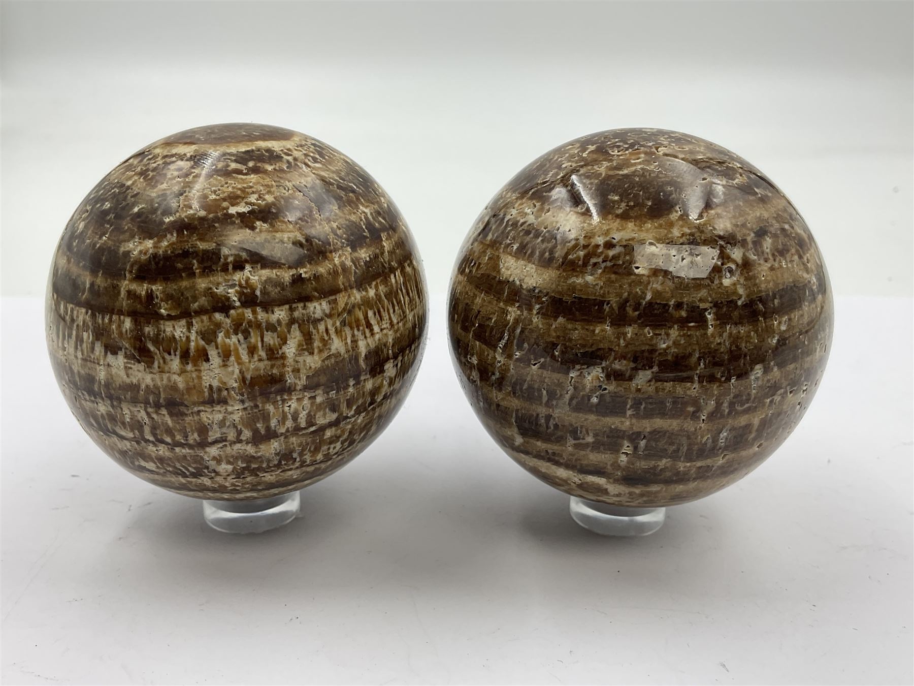 Pair of aragonite spheres, D7cm