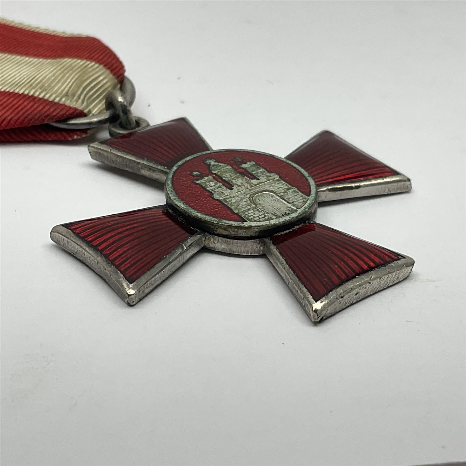 WWI Imperial German Hanseatic Cross for Hamburg; and Marine Corps 1914-18 Cross with four clasps for Durchbruchsschlacht, Ypern, Yser and Antwerpen; both with ribbons (2)