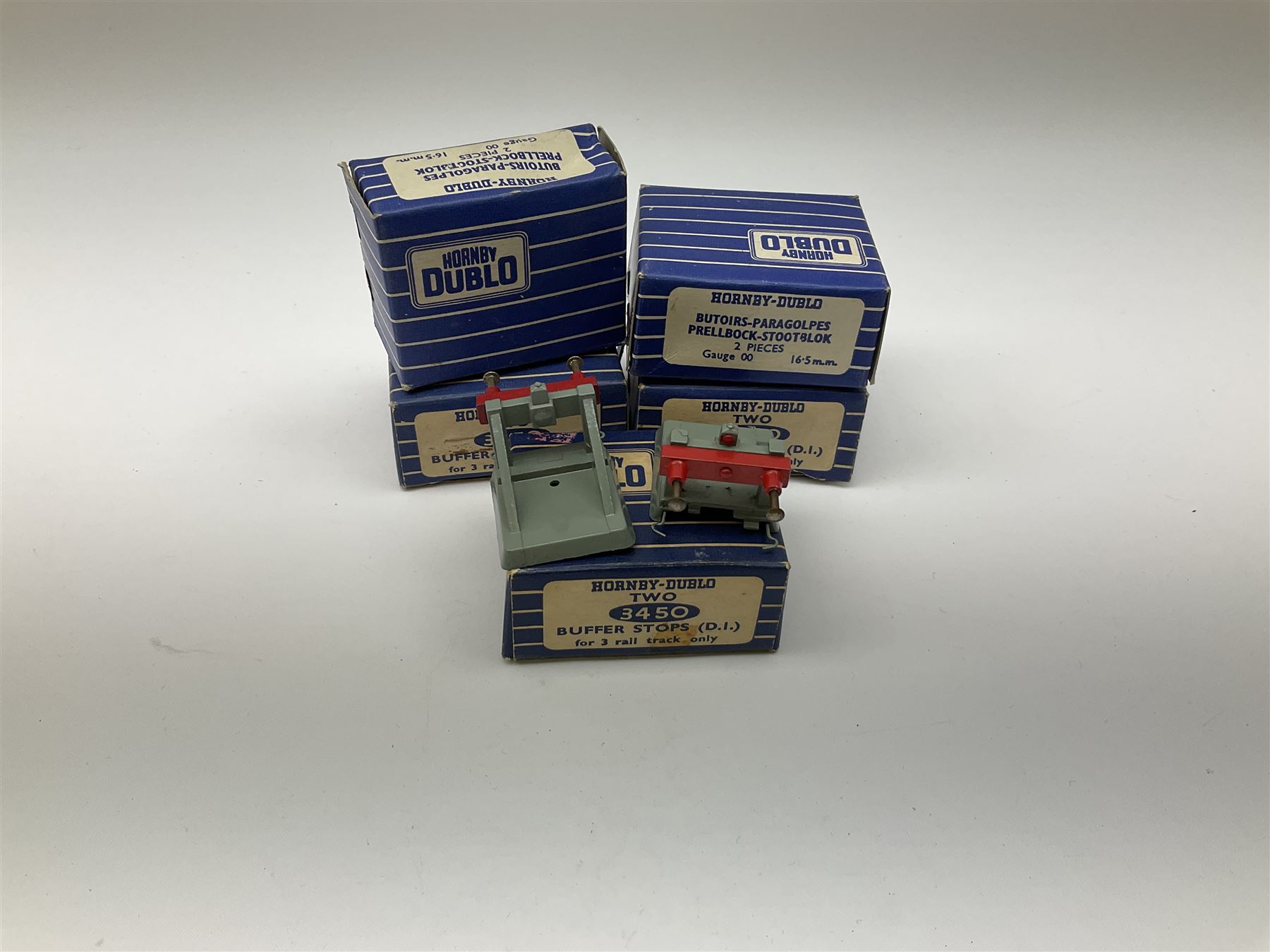 Hornby Dublo - twenty-three pairs of buffer stops including three pairs of 2451 Illuminated for two-rail track; five pairs of 3450 for three-rail track only; and fifteen D1 pairs; all boxed; and two odd loose buffers (21)