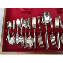 Cased canteen of Oneida Community silver plate cutlery