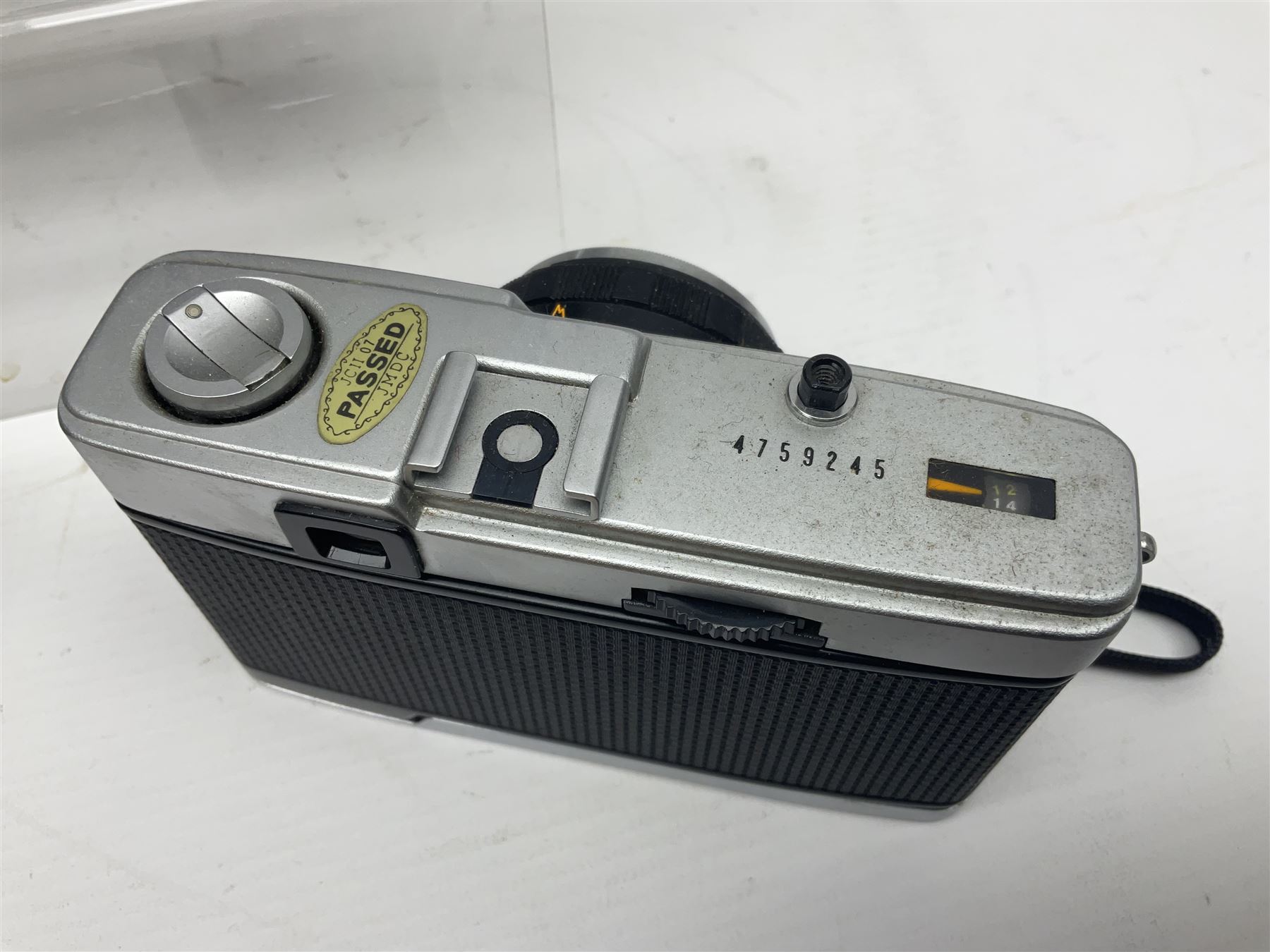 Olympus Pen-EE camera, serial no 415299, with Olympus D.Zuiko 1:3.5 f=2.8cm lens, together with four Olympus Trip 35 cameras, serial nos 4759245, 4257589, 1847727 and 5387611, each with Olympus D. Zuiko 1:28 f=40mm lenses