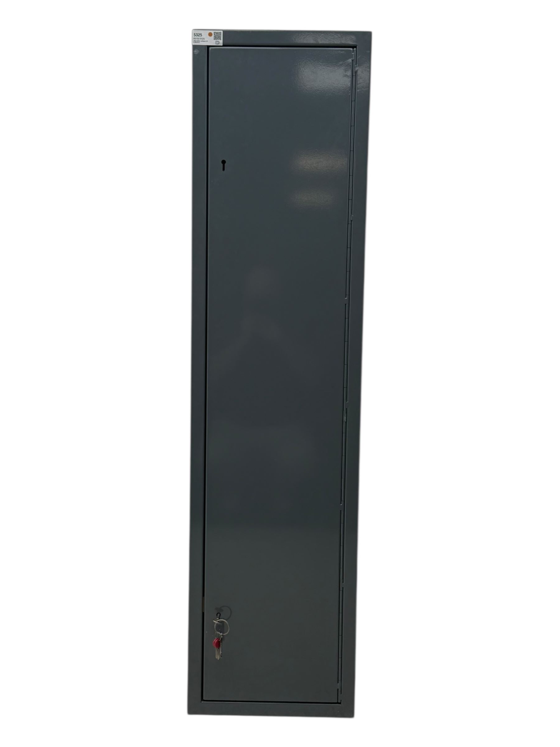 Mountain & Sowden Ltd - painted grey steel construction with single door secured by 7 lever lock, interior fitted with green felt-lined barrel rest, fixed shelf