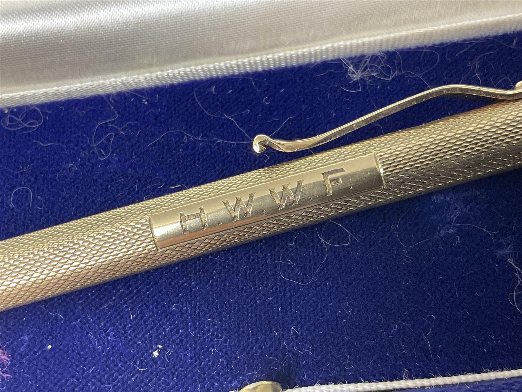 9ct gold Yard O Led propelling pencil, patent No. 422767, engine turned decoration and  engraved with initials H.W.W.F, Birmingham 1973, in Mappin & Webb case