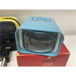 Collection of cameras, including Nikon F401 AF camera body, serial no 2111407, with Sigma Zoom Master 1:3.5-4.5 f=35-70mm lens, Fujifilm camera body etc 