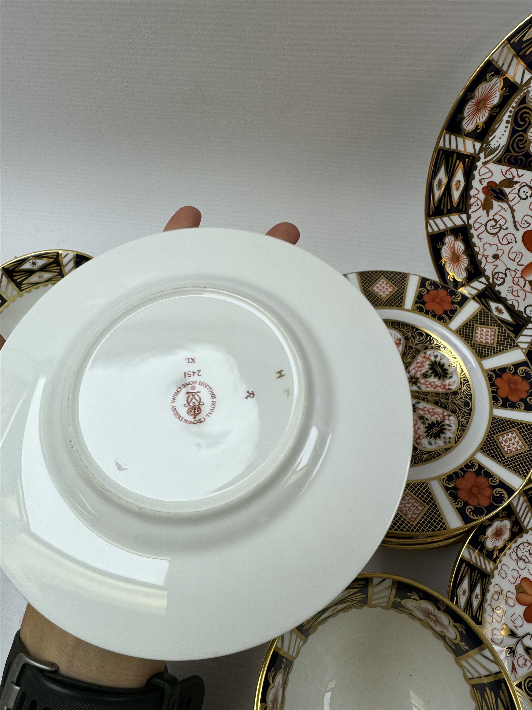 Royal Crown Derby Imari pattern 2451, four teacups, six saucers, six dessert plates etc 