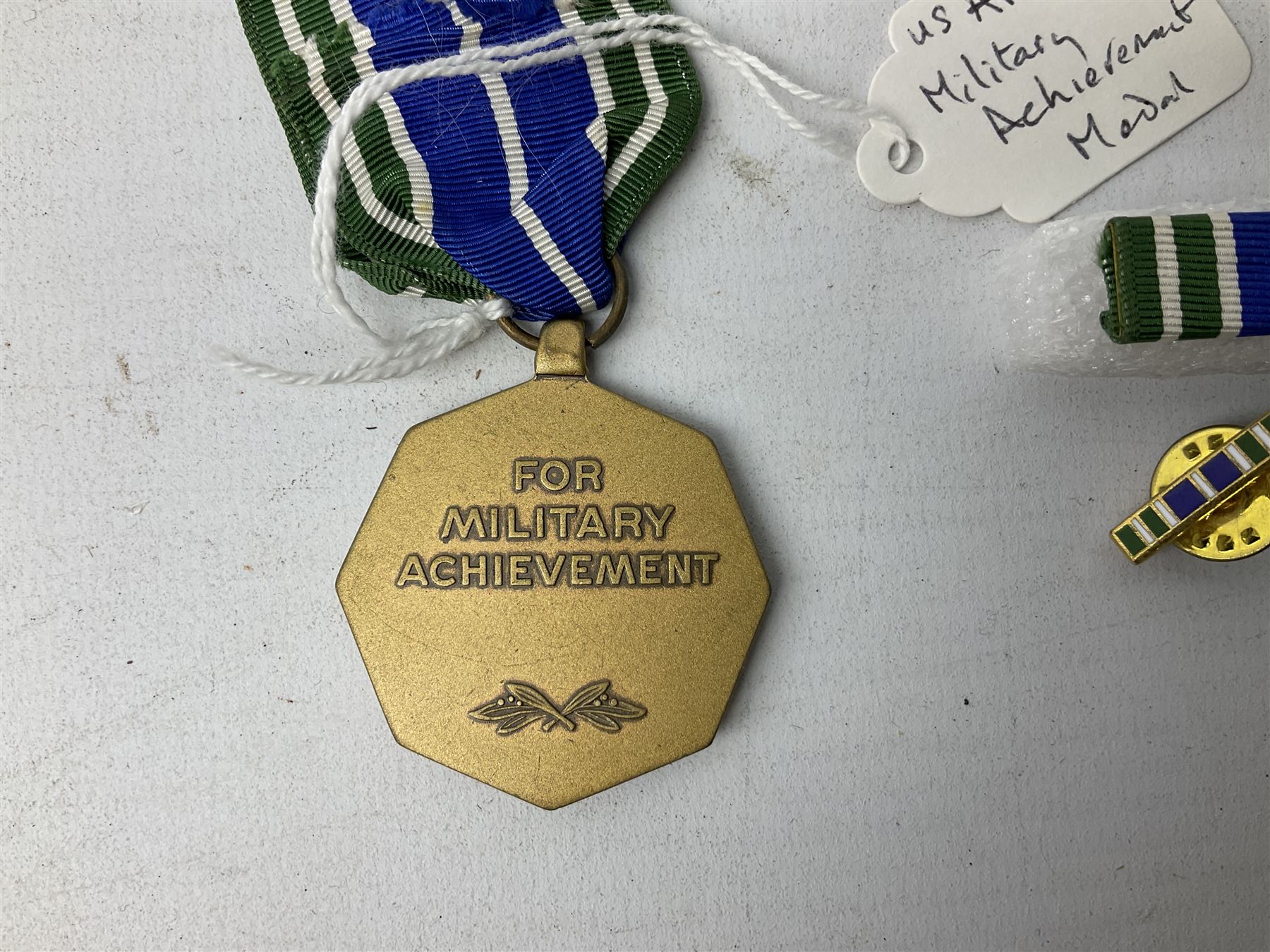 Nine American medals including WW2 Navy and Army Occupation medals, 1939-41 Defence Medal, boxed National Defence Medal and bar, South West Asia Service with bar, Air Force, National Guard and Military achievement medals etc (9)